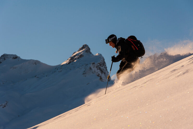 Powdern in Lech Zürs Freerider im Pulverschnee