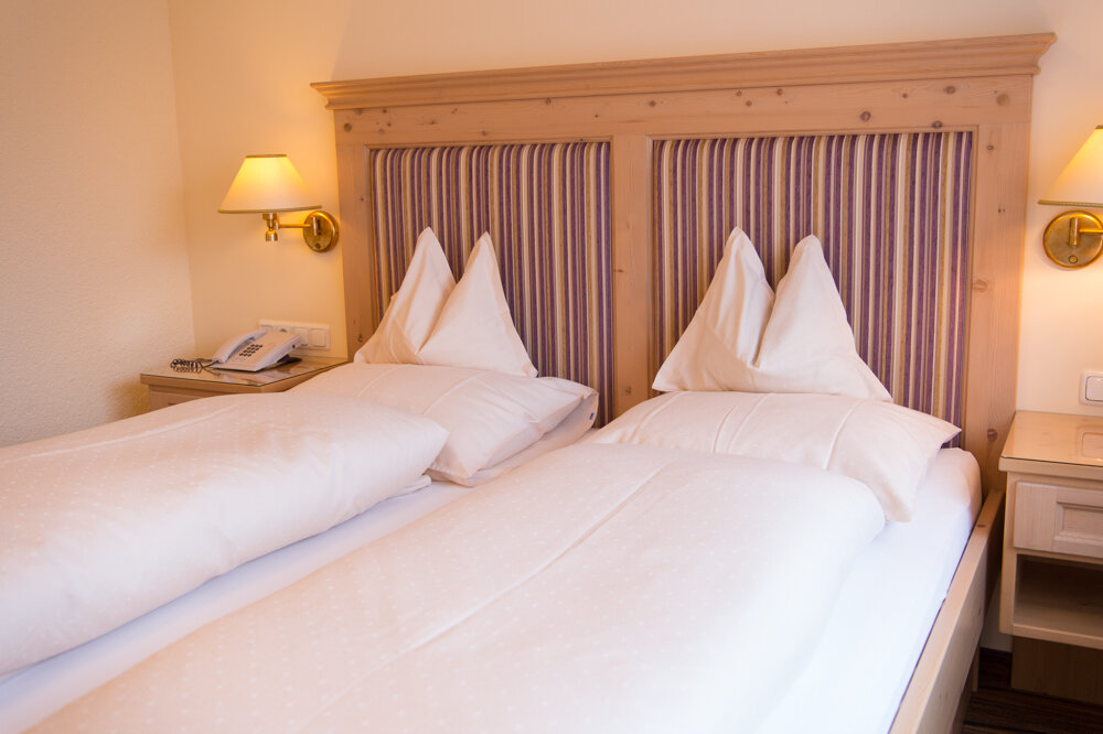 Hotelzimmer mit Doppelbett