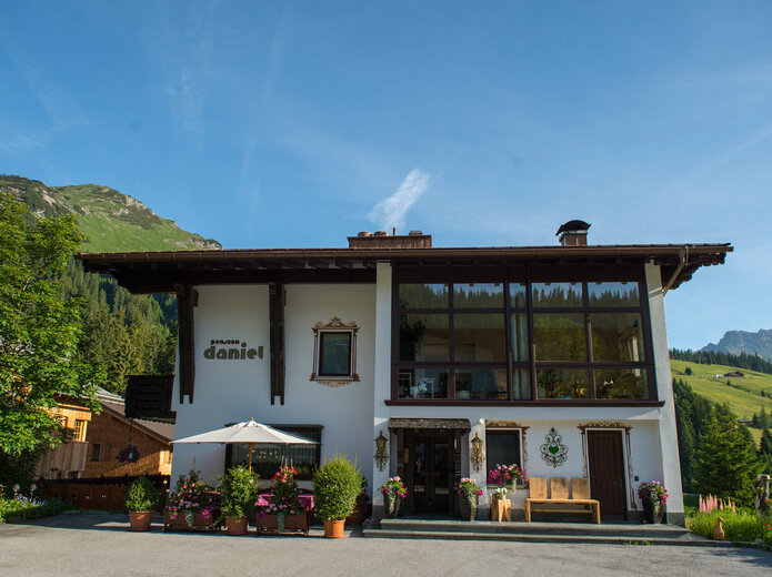 Außenansicht Pension Daniel im Sommer