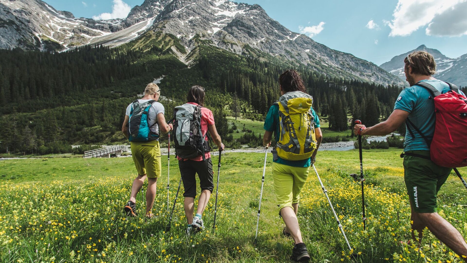 Gruppe von Wanderer in Berglandschaft