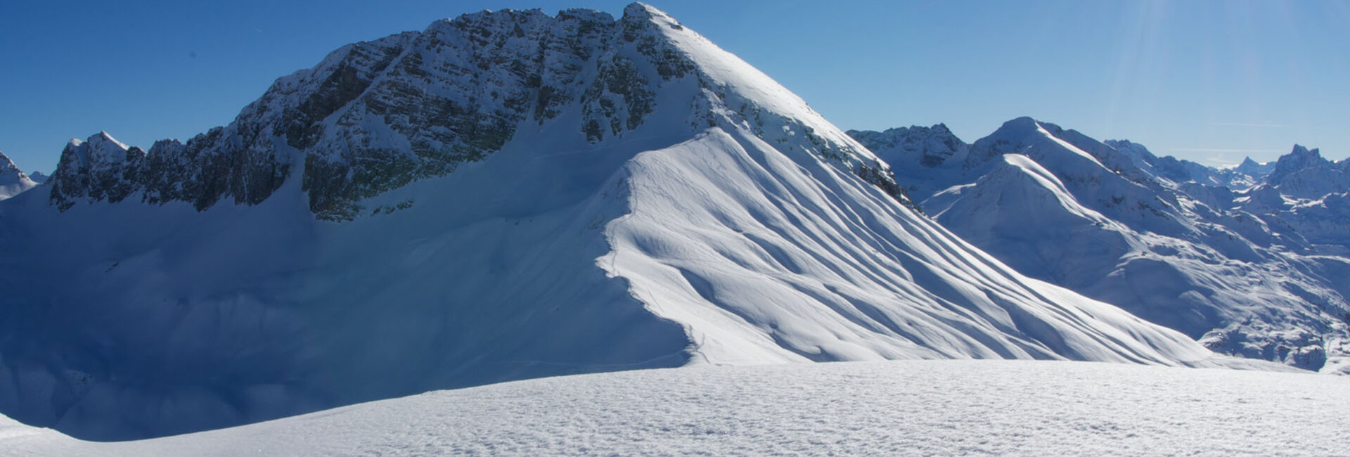 Verschneite Berglandschaft am Arlberg