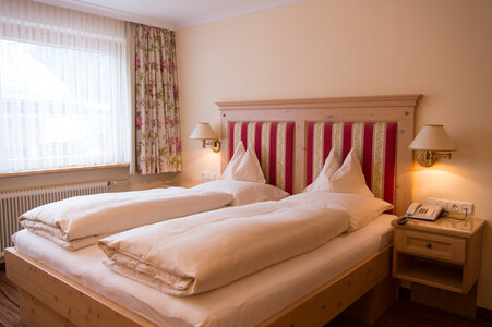 Hotelzimmer mit Doppelbett