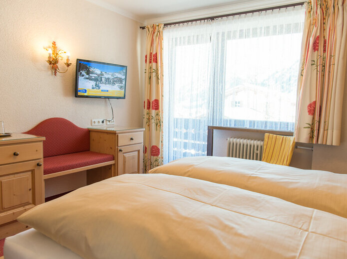 Hotelzimmer mit Doppelbett