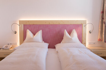 Hotelzimmer mit Doppelbett