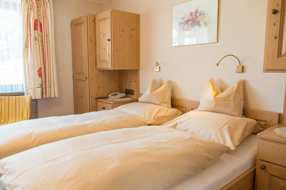 Hotelzimmer mit Doppelbett